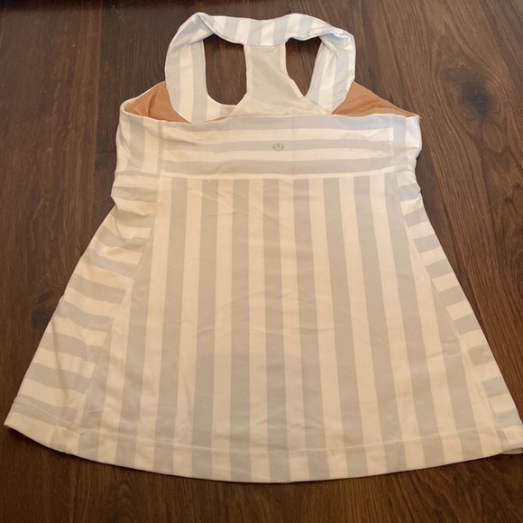 Lululemon top. 6 - Picture 2 of 3
